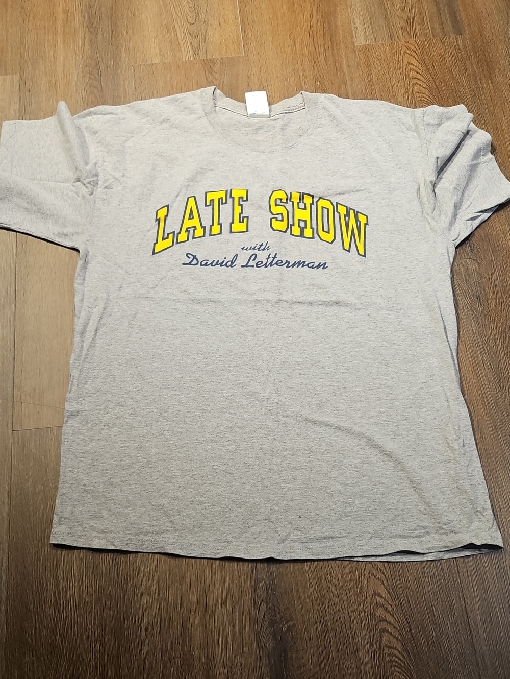 Gildan Heather Gray "Late Show" David Letterman T-Shirt with Yellow & Navy Sz Lg